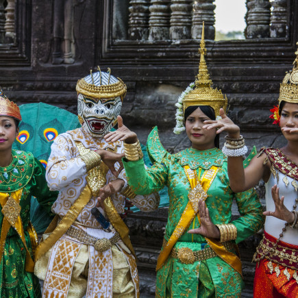HO CHI MINH - FLY TO SIEM REAP - BANTEAY SREI TEMPLE