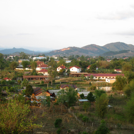 XAM NEUA – PHONSAVAN / LLANURA DE LAS JARRAS