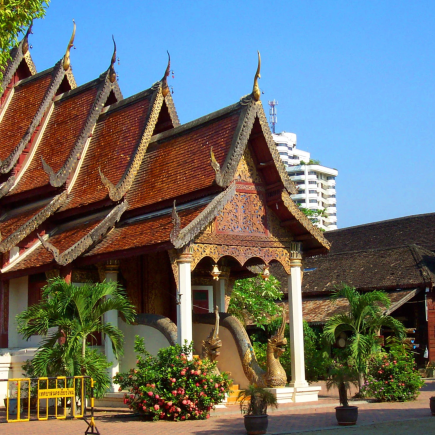 CASA DE GRANJEROS TAILANDESES - TEMPLO GATEKARAM - TEMPLO CHEDI LUANG - DOI SUTHEP AUTO PRIVADO GUÍA EN INGLÉS