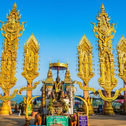 Triángulo de Oro Chiang Saen + Wat Phra That Phu Khao + Aldea de las Tribus Aka y Yao + Aguas Termales de Mae Kachan + Templo Blanco