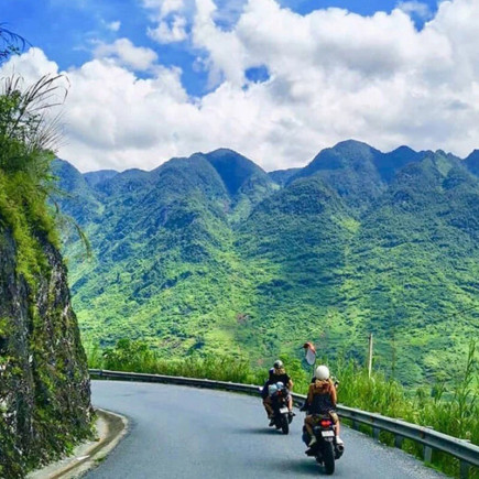 TOUR EN GRUPO COMPARTIDO: CIUDAD DE HA GIANG - QUAN BA - PUEBLO DE DONG VAN
