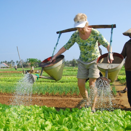 HOI AN WALKING TOUR - BASKET BOAT RIDE - TRA QUE VILLAGE