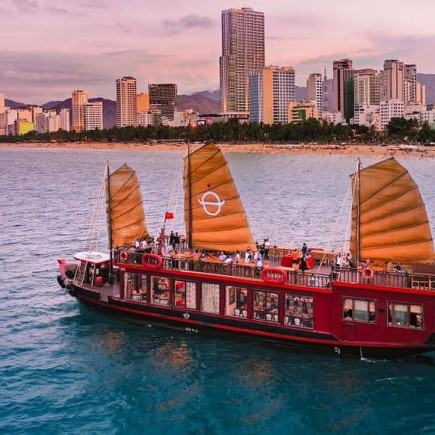 DESCUBRIMIENTO DE NHA TRANG CON EL CRUCERO EMPEROR