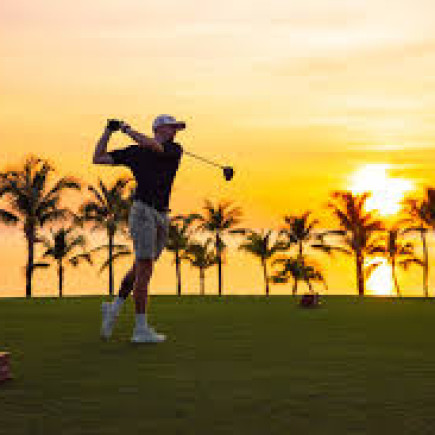 GOLF EN EL CAMPO DE GOLF ESCHURI VUNG BAU