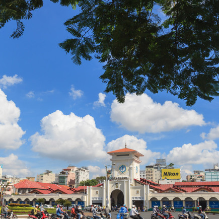 MEDIO DÍA EN LA CIUDAD DE HO CHI MINH - GOLF EN EL CAMPO DE GOLF TAN SON NHAT
