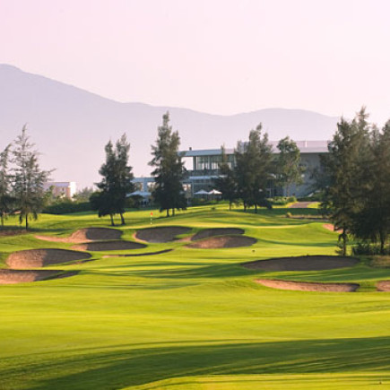GOLF EN EL CAMPO DE GOLF TAN SON NHAT