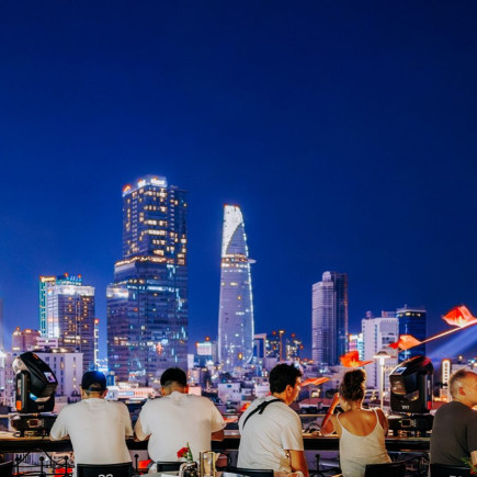 Llegada a Ho Chi Minh - Visitando una barbería - La calle de los bares