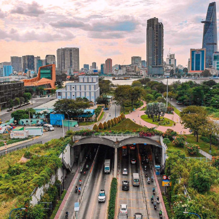 LLEGADA A HO CHI MINH (-)