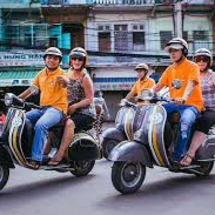 HOI AN - DA NANG - VUELO A HO CHI MINH - TOUR GASTRONÓMICO EN SCOOTER VESPA