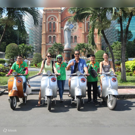 HOI AN - DA NANG - VUELO A HO CHI MINH - TOUR GASTRONÓMICO EN SCOOTER VESPA