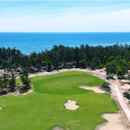 JUEGA AL GOLF EN EL GOLDEN SANDS GOLF RESORT