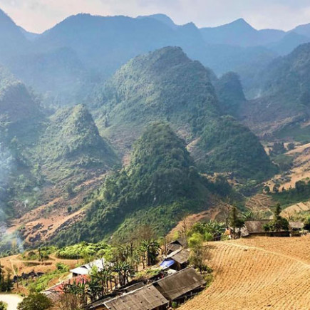 HA GIANG - QUAN BA - YEN MINH - PHO CAO - SUNG LA - PUEBLO DE DONG VAN UNIRSE AL GRUPO