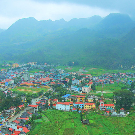 PUEBLO DE DONG VAN - MA LE - FRONTERA CON CHINA - ASTA DE LA BANDERA DE LUNG CU - PUNTO DEL POLO NORTE - PASO DE MA PI LENG - PUEBLO DE MEO VAC – UNIRSE AL GRUPO