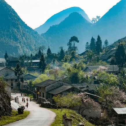 CIUDAD DE HA GIANG - QUAN BA - YEN MINH - PHO CAO – SUNG LA - PUEBLO DE DONG VAN
