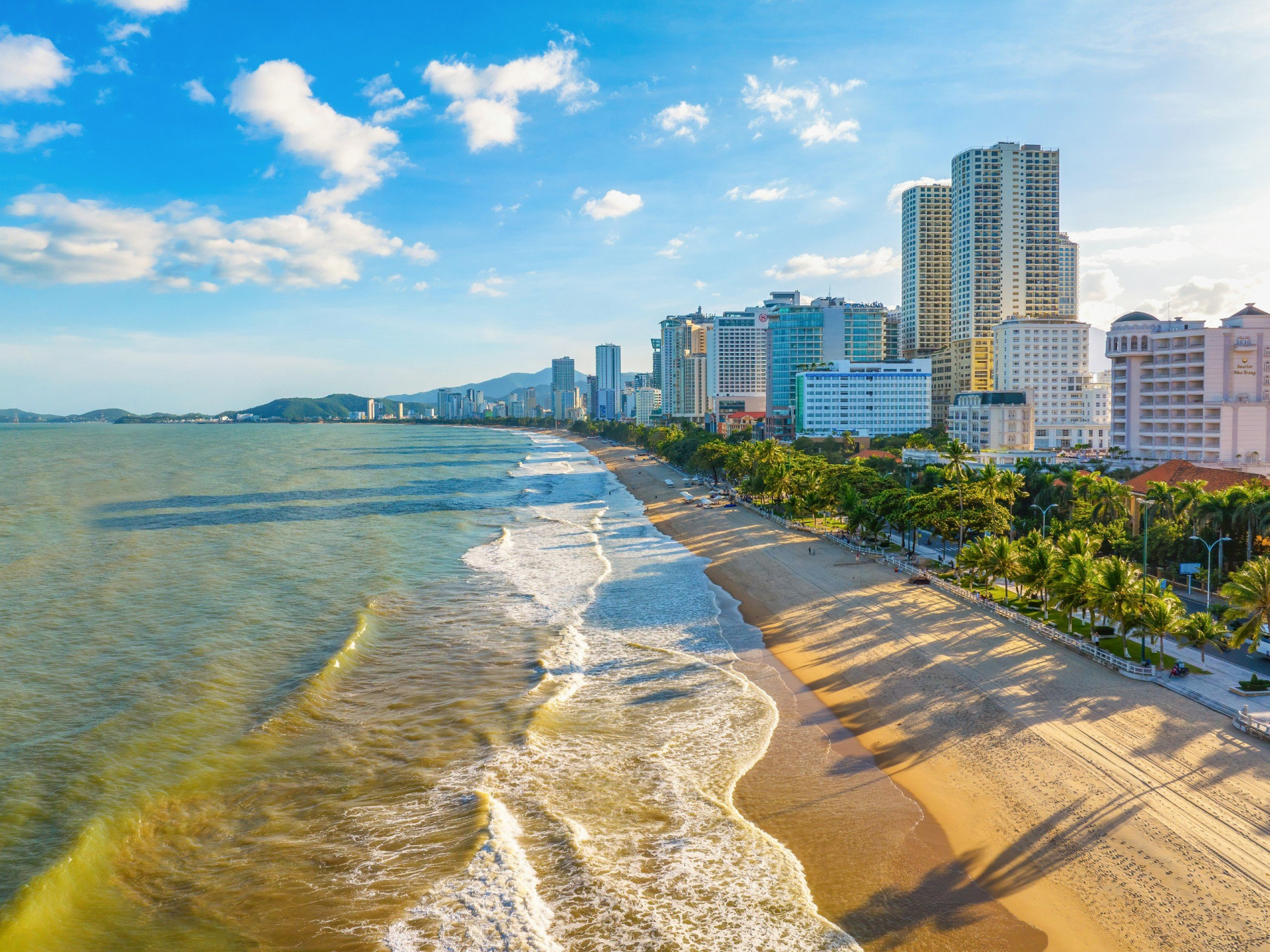 nhatrang-beach.jpg (986 KB)