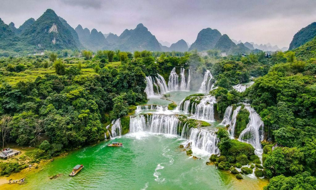 luxury-vietnam-heritage-and-coastal-escape-across-iconic-destinations2.jpg (251 KB)