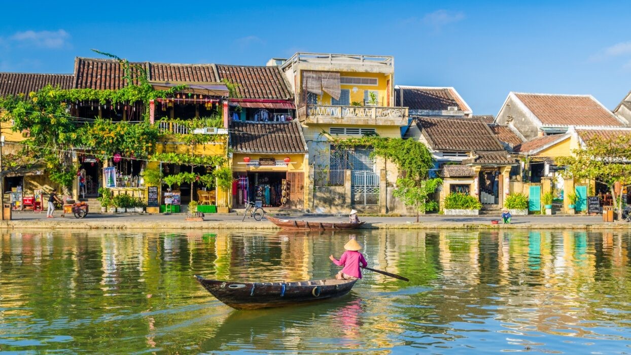 luxury-vietnam-heritage-and-coastal-escape-across-iconic-destinations6.jpg (299 KB)